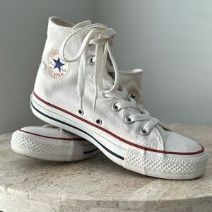 White Chuck Taylor High Top Converse Women’s Size 6, Men’s Size 4